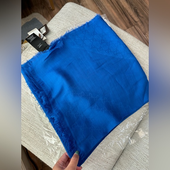 Authentic GUCCI summer shawl scarf royal blue with GG logo 140*140cm - Picture 2 of 11